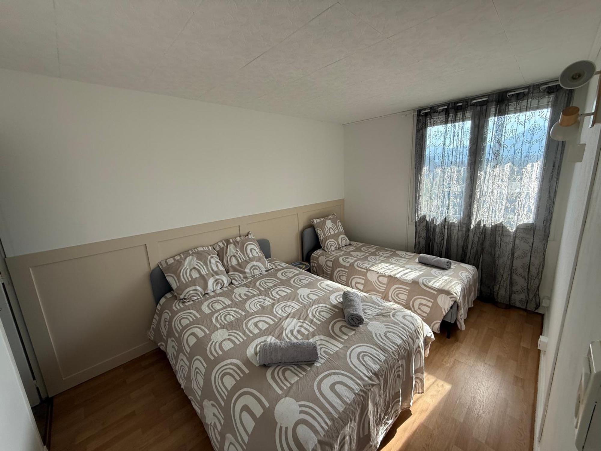 Superbe Duplex Avec Parking Gratuit Lägenhet Grenoble Exteriör bild
